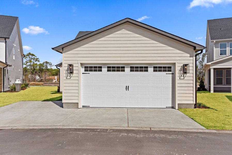 Representative exterior details of a home built from the The Lennon by RobuckHomes in East & Mason, Wilmington (Image 16).