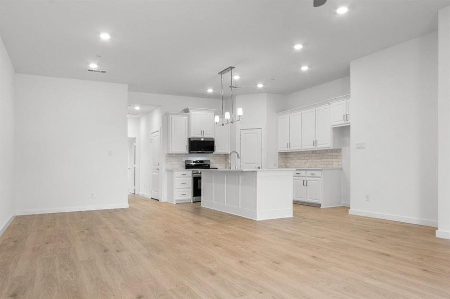 Image 25 of a home in Woodbridge. Image 25 of a home in Woodbridge.