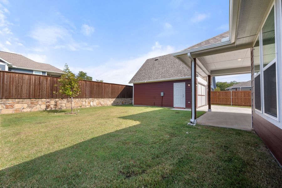 Exterior details and patio area of a home in Heritage Towne, Midlothian (Image 29). Exterior details and patio area of a home in Heritage Towne, Midlothian (Image 29).