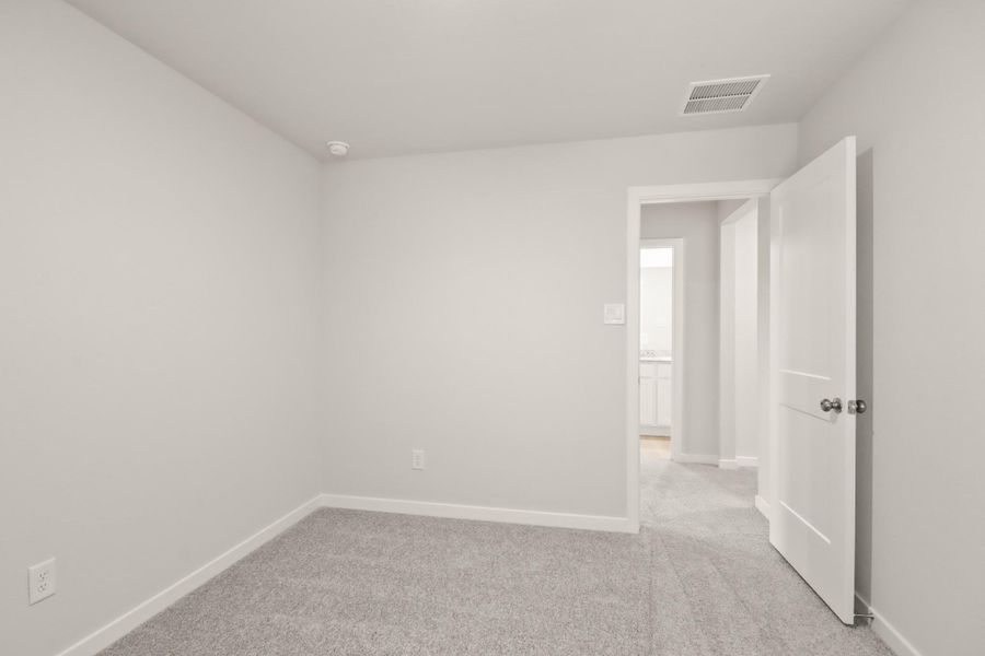 Spacious, unfurnished interior of a new home in Crockett Meadows, Conroe (Image 21).