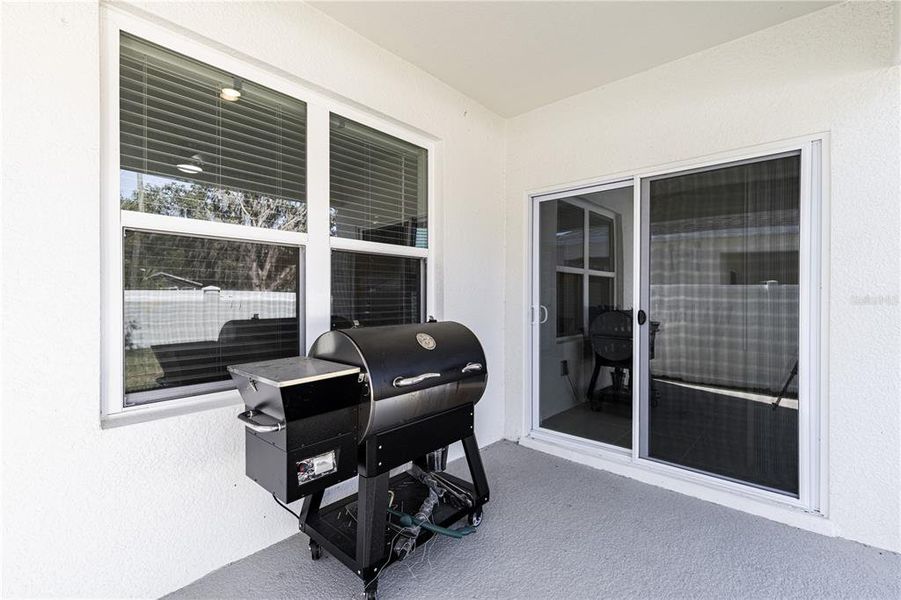Exterior details and patio area of a home in Magnolia Pointe, Umatilla (Image 28).