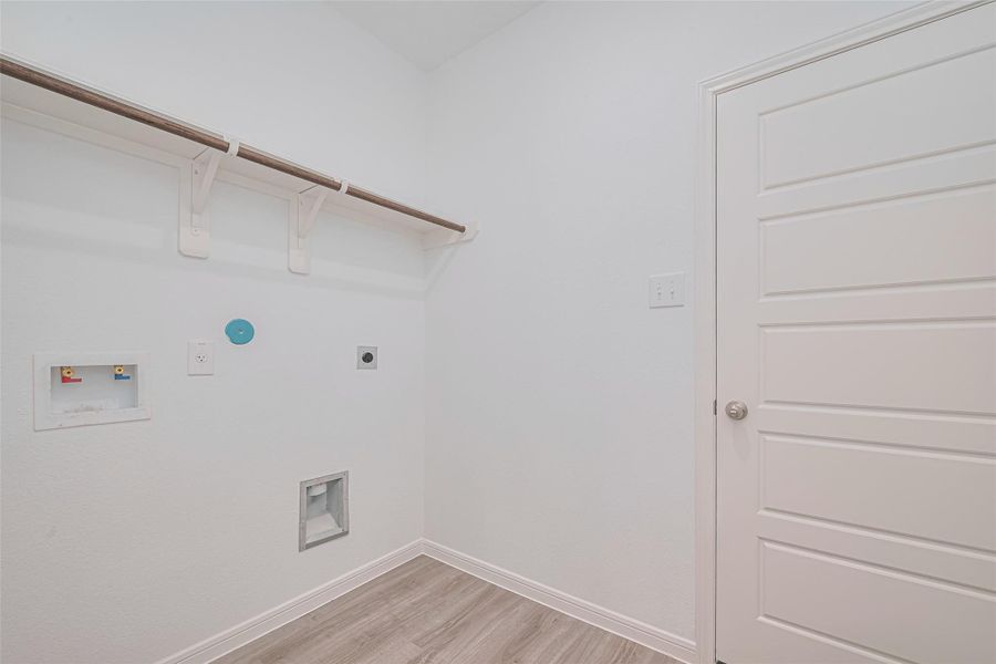 Spacious, unfurnished interior of a new home in Sunterra, Katy (Image 29).