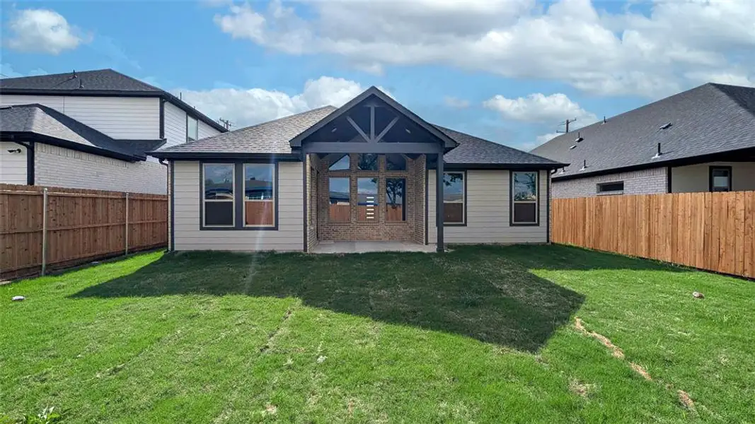 Exterior details and patio area of a home in , Grand Prairie (Image 18).