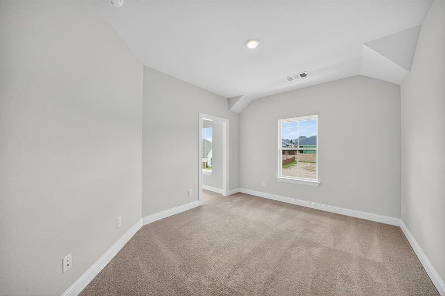 Spacious, unfurnished interior of a new home in Walsh Ranch, Fort Worth (Image 29).
