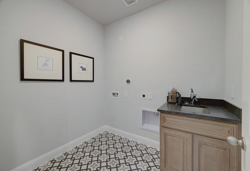 Homesite 0108 Laundry Room - Staged - 17 of 24