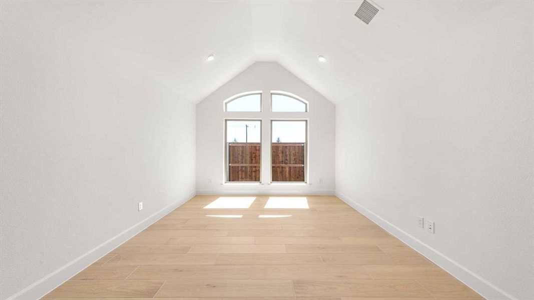 Spacious, unfurnished interior of a new home in Cambridge Crossing, Celina (Image 19).