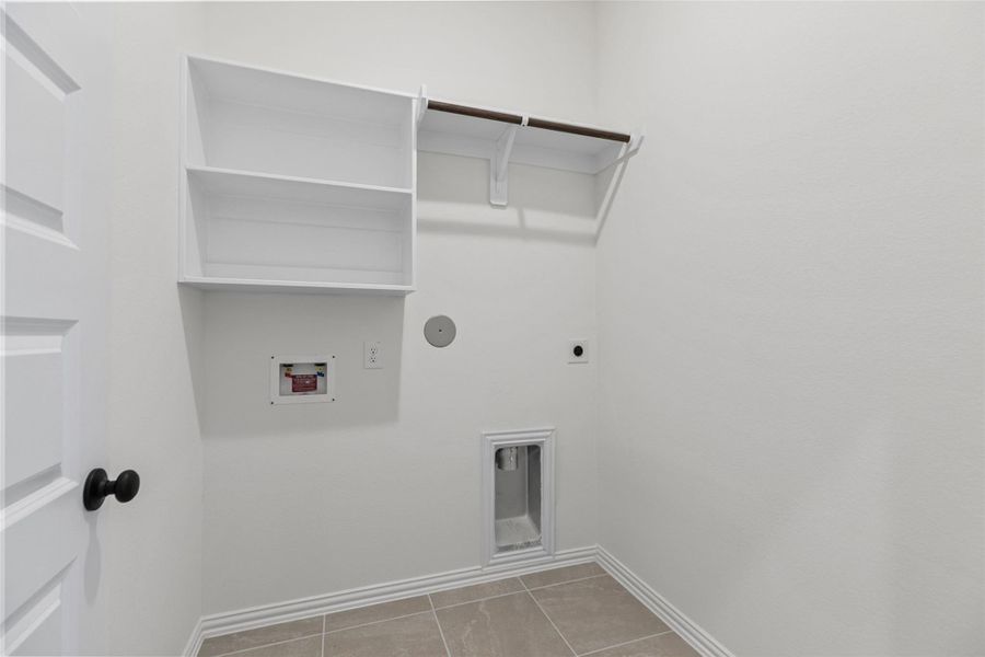 Spacious, unfurnished interior of a new home in Oakwood Estates, Waller (Image 14).