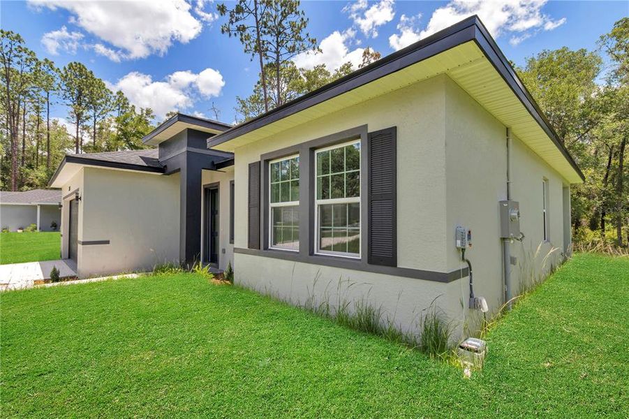 Exterior details and patio area of a home in , Dunnellon (Image 27). Exterior details and patio area of a home in , Dunnellon (Image 27).