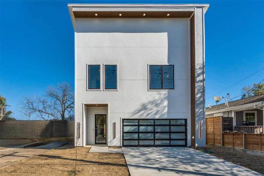 Front exterior of a new home in , Dallas, TX, highlighting curb appeal (Image 1). Front exterior of a new home in , Dallas, TX, highlighting curb appeal (Image 1).