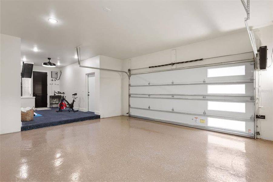 Spacious, unfurnished interior of a new home in , Orlando (Image 24).