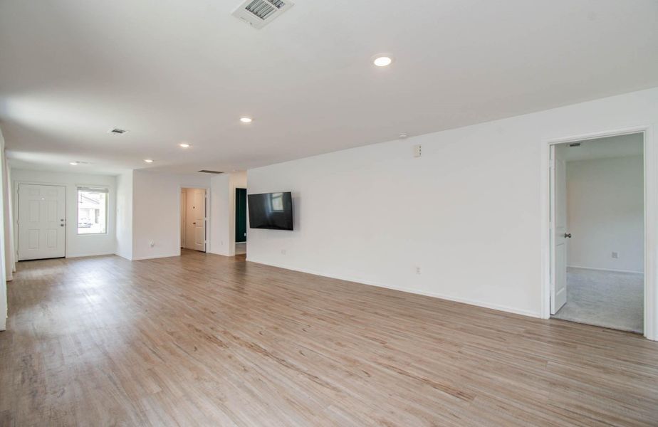 Spacious, unfurnished interior of a new home in Tavola: Cottage Collection, New Caney (Image 31).