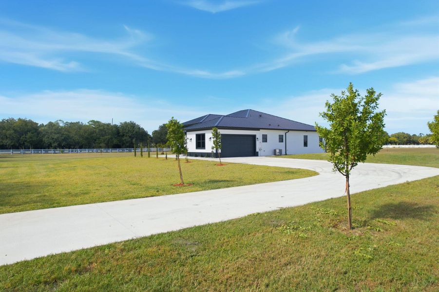 Furnished interior view inside a new home in , Fort Pierce (Image 4).