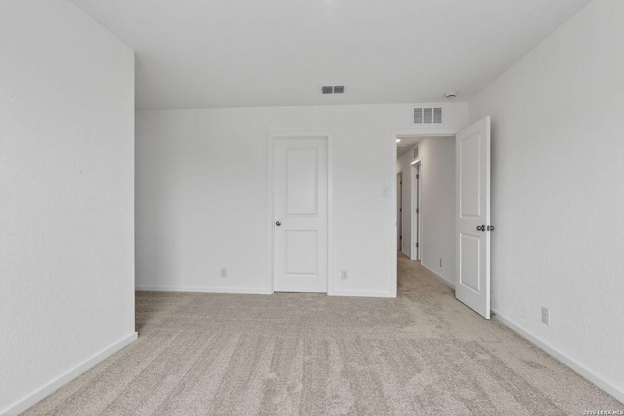 Spacious, unfurnished interior of a new home in Hennersby Hollow, San Antonio (Image 27).