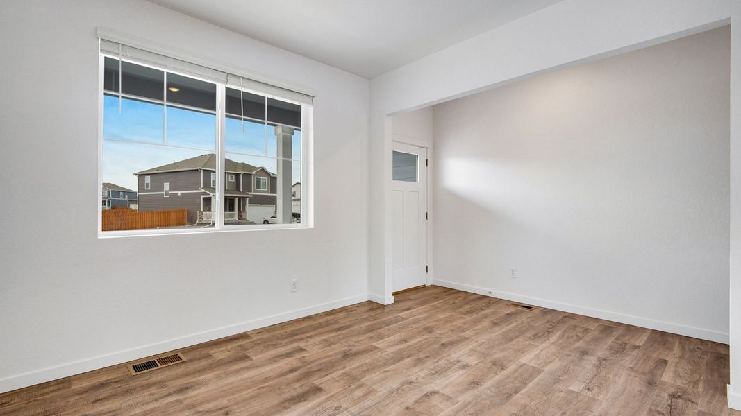 Spacious, unfurnished interior of a new home in Vista Meadows, Fort Lupton (Image 15).