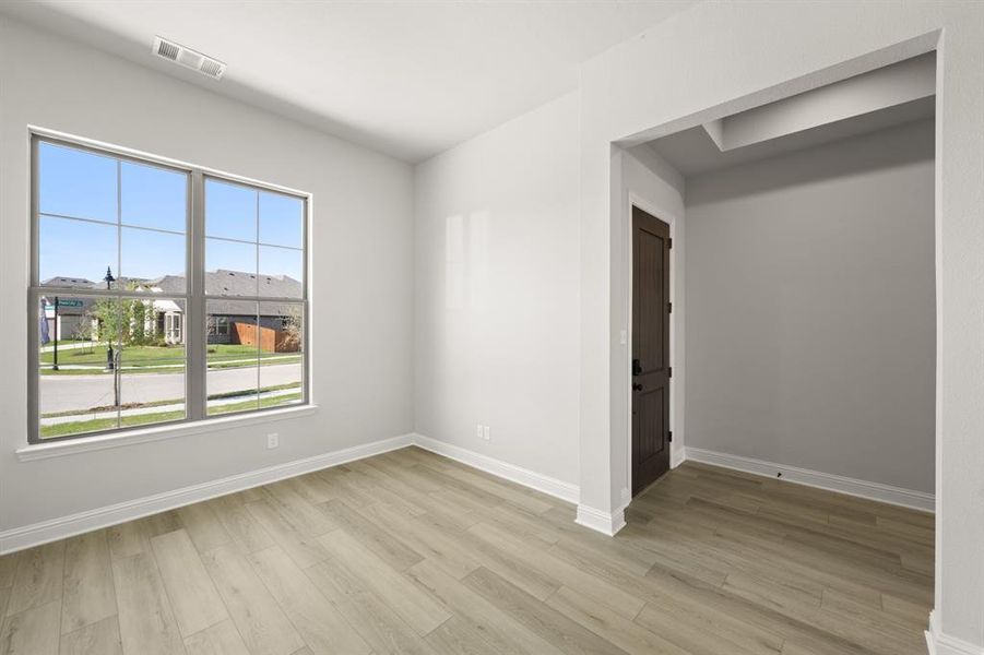 Spacious, unfurnished interior of a new home in The Retreat - Phase 1, Waxahachie (Image 17).