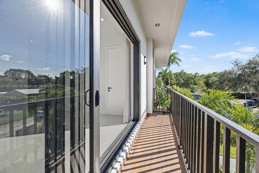 Exterior details and patio area of a home in , Fort Lauderdale (Image 30).