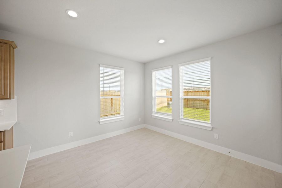 Spacious, unfurnished interior of a new home in Morton Creek Ranch, Katy (Image 13).