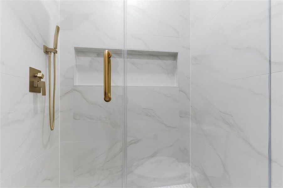 Close-up of interior finishes inside a home in , West Tawakoni (Image 15).