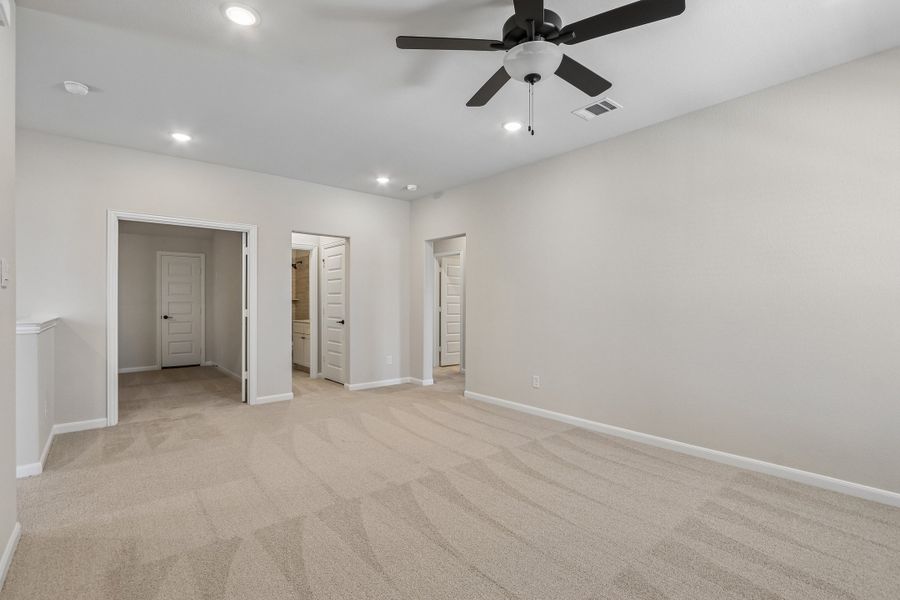 Spacious, unfurnished interior of a new home in Ribbonwood, Aubrey (Image 23).