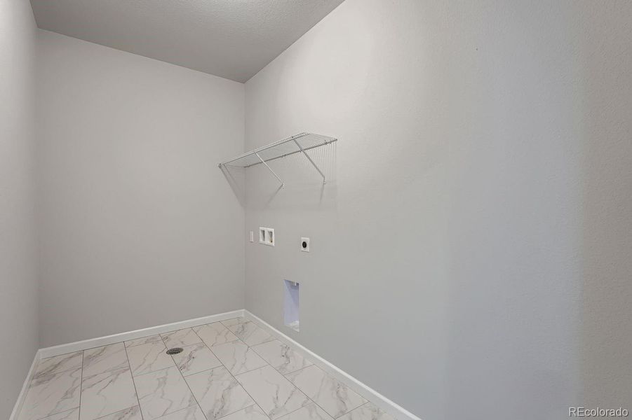 Spacious, unfurnished interior of a new home in Wolf Creek Run, Strasburg (Image 19).