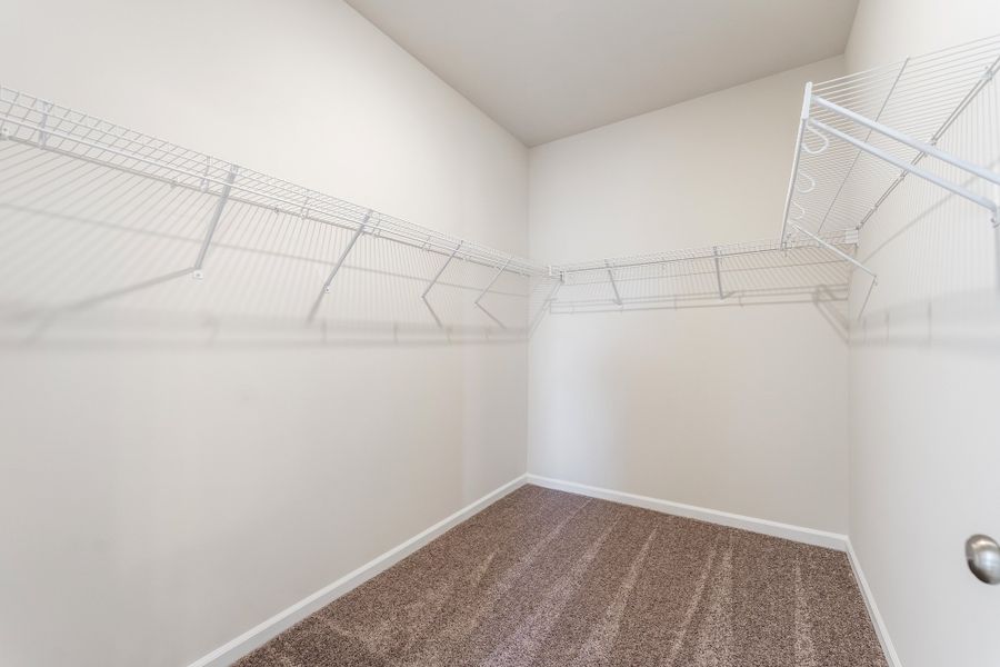 Spacious, unfurnished interior of a new home in Richmond Hill, Inman (Image 21).