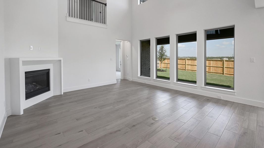 Spacious, unfurnished interior of a new home in Crosswinds, Kyle (Image 19).