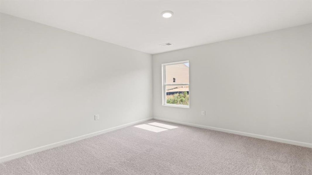 Spacious, unfurnished interior of a new home in Oaks at Cedar Grove, Fairburn (Image 30).