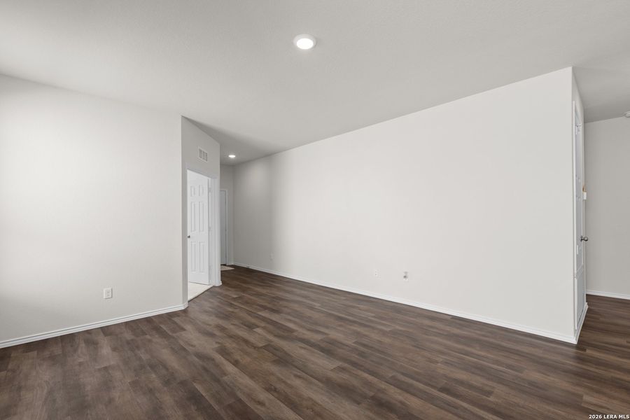 Spacious, unfurnished interior of a new home in , New Braunfels (Image 16).