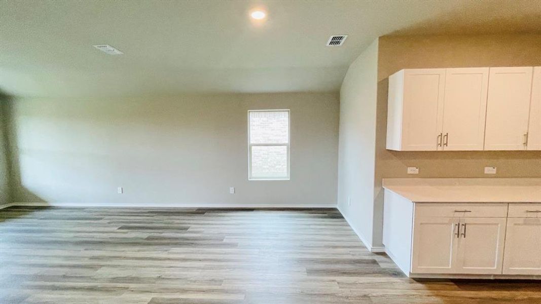 Spacious, unfurnished interior of a new home in Sunnycreek, Crowley (Image 9).