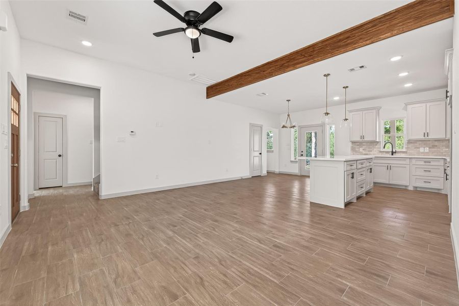 Spacious, unfurnished interior of a new home in , Hempstead (Image 20).