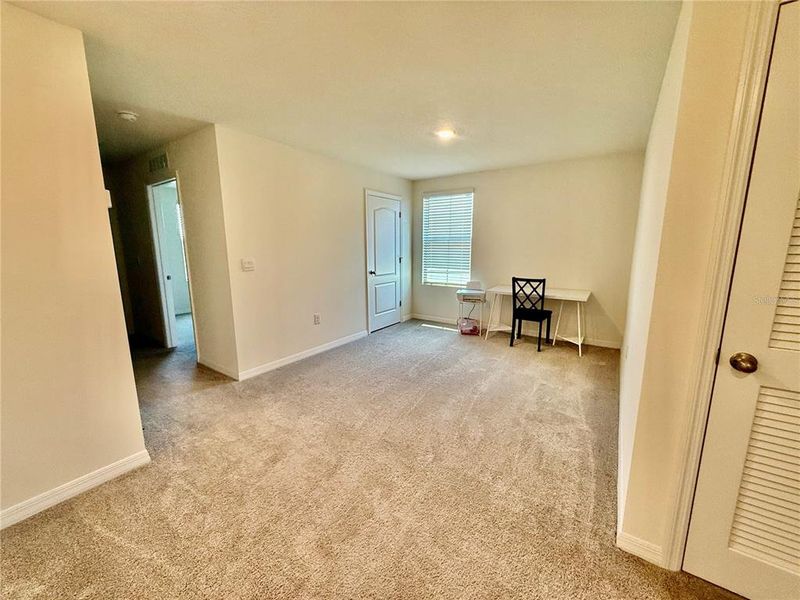 Spacious, unfurnished interior of a new home in Kindred, Kissimmee (Image 26).