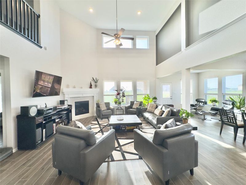 Furnished interior view inside a new home in Lakeview, Waller (Image 10).