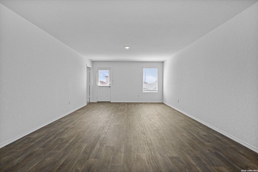 Spacious, unfurnished interior of a new home in Stonehill, San Antonio (Image 18).
