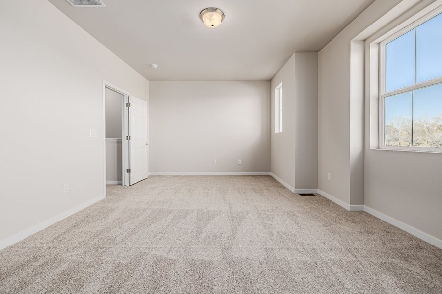 Spacious, unfurnished interior of a new home in Arras Park, Thornton (Image 29).