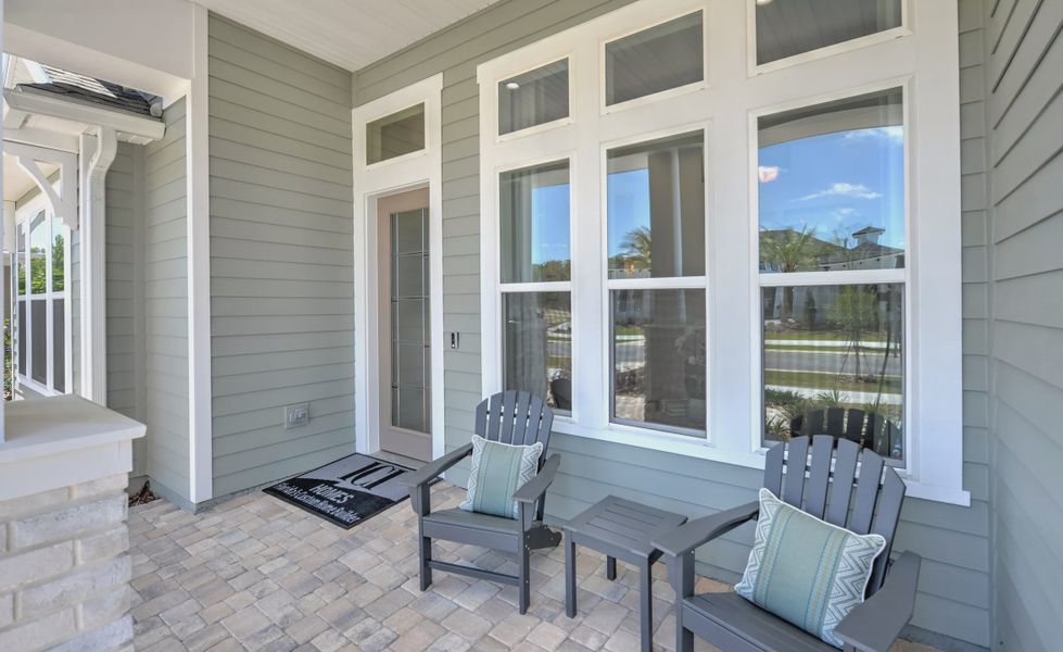 Exterior details and patio area of a home in Oakmont, Gainesville (Image 3).