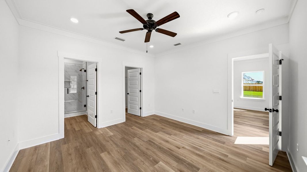 Spacious, unfurnished interior of a new home in Colonial East, Panama City Beach (Image 15).