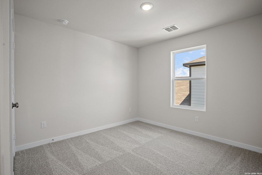 Spacious, unfurnished interior of a new home in Mesa Vista, San Antonio (Image 19).