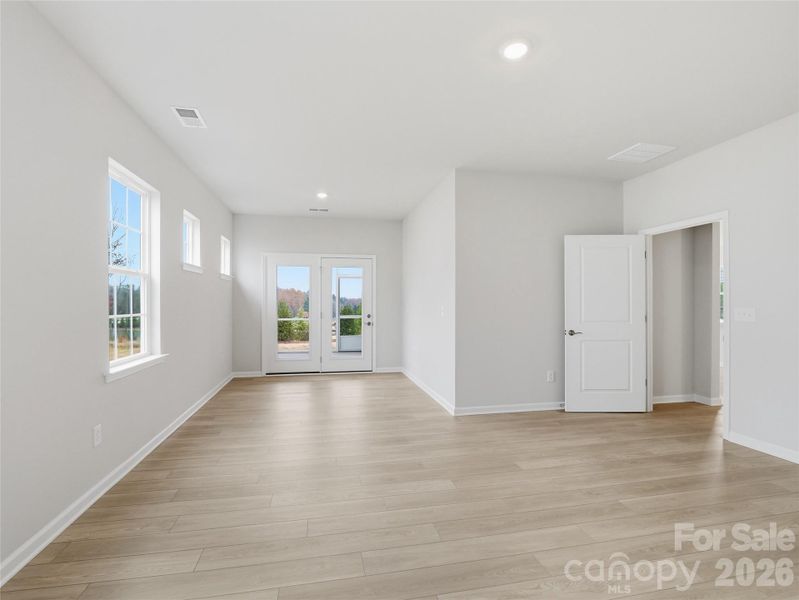 Spacious, unfurnished interior of a new home in Roselyn, Lancaster (Image 15).