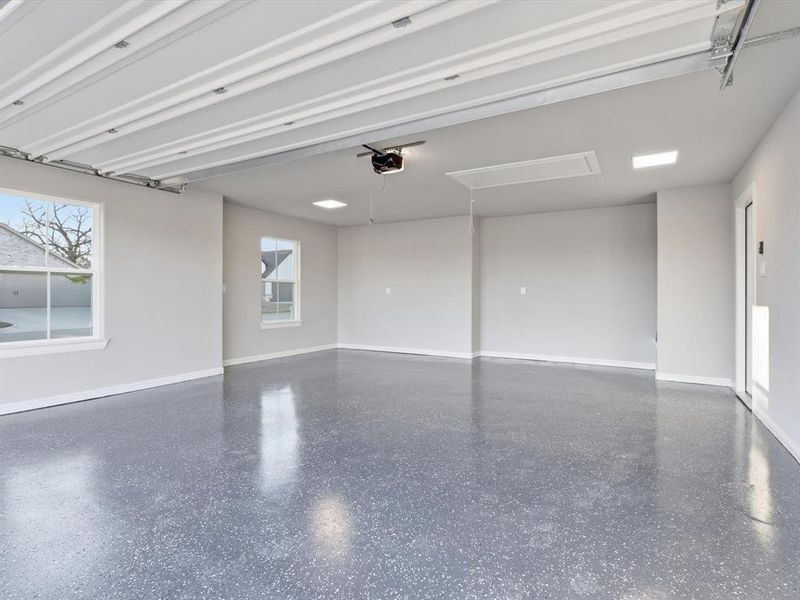 Spacious, unfurnished interior of a new home in , Tolar (Image 16).