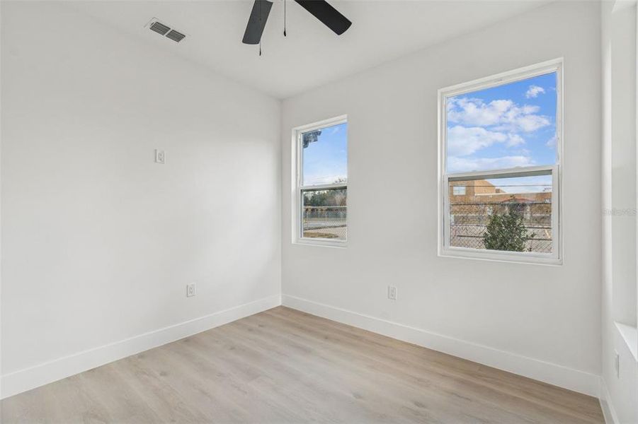 Spacious, unfurnished interior of a new home in , Tampa (Image 29).