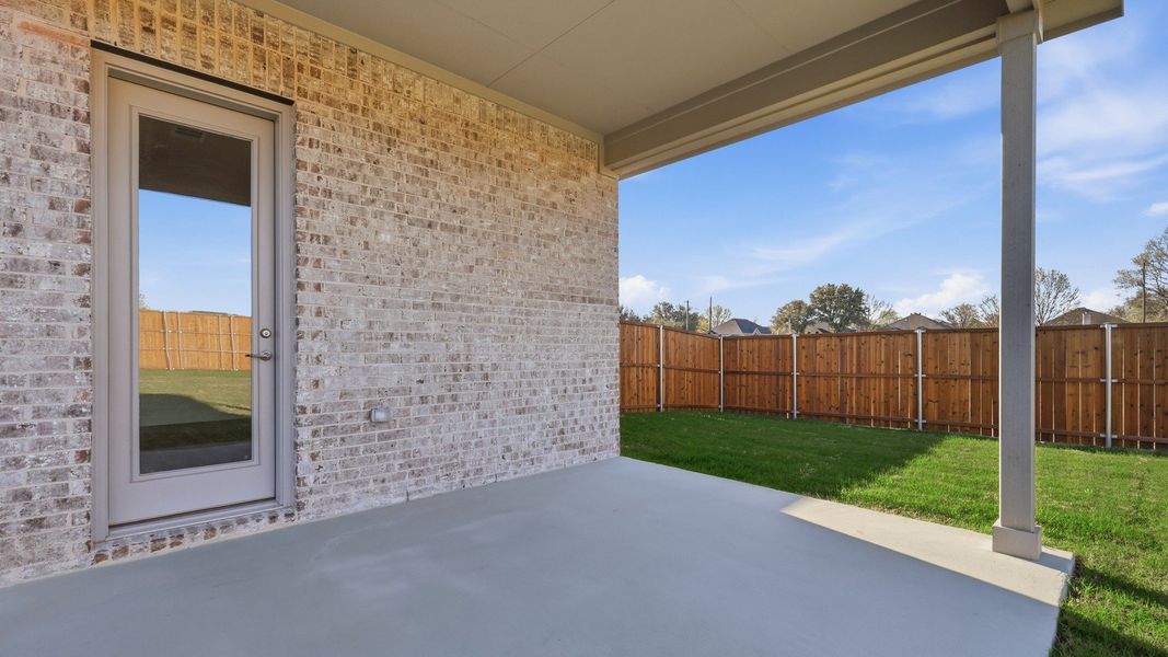Exterior details and patio area of a home in Lakeshore Bluffs, Shady Shores (Image 23).
