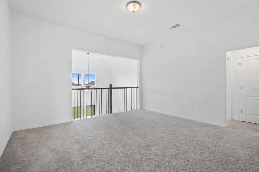Spacious, unfurnished interior of a new home in Cedar Pointe, Crosby (Image 11).