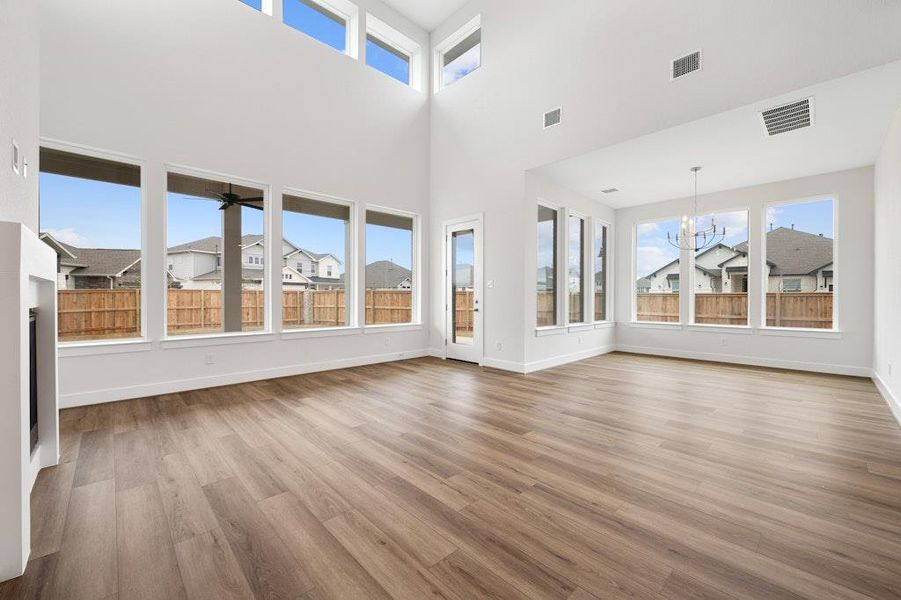 Spacious, unfurnished interior of a new home in Santa Rita Ranch, Liberty Hill (Image 25).