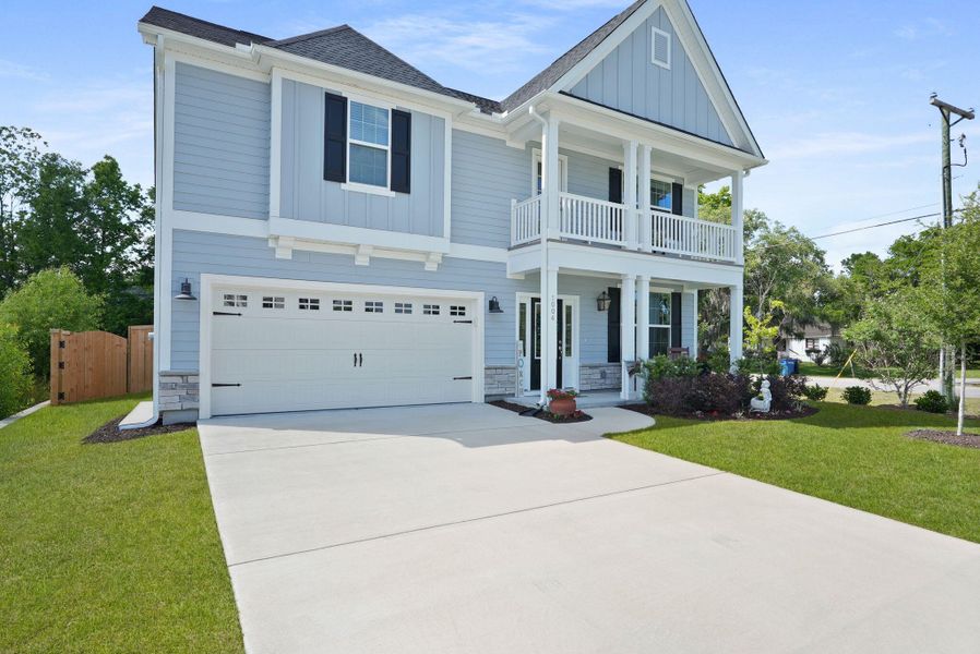 Front exterior of a new home in Cordgrass Landing, Johns Island, SC, highlighting curb appeal (Image 21).