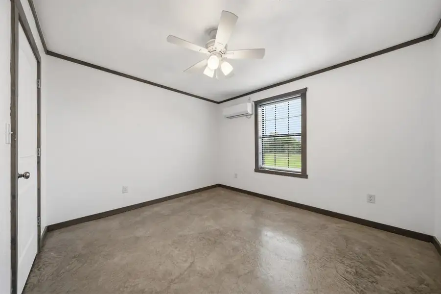 Spacious, unfurnished interior of a new home in , Walnut Springs (Image 8).