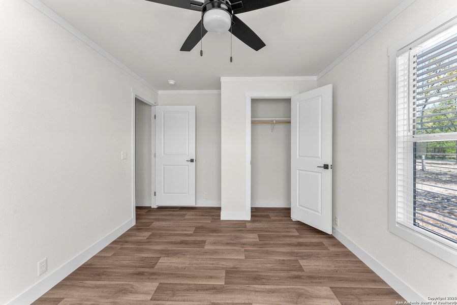 Spacious, unfurnished interior of a new home in , La Vernia (Image 27).