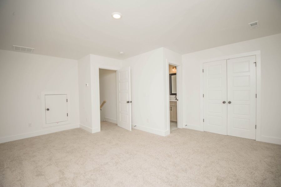 *Photo of example home. Selections and Finishes May Vary.*