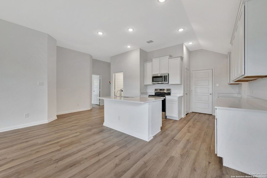 Spacious, unfurnished interior of a new home in Greenspoint Heights, Seguin (Image 12).