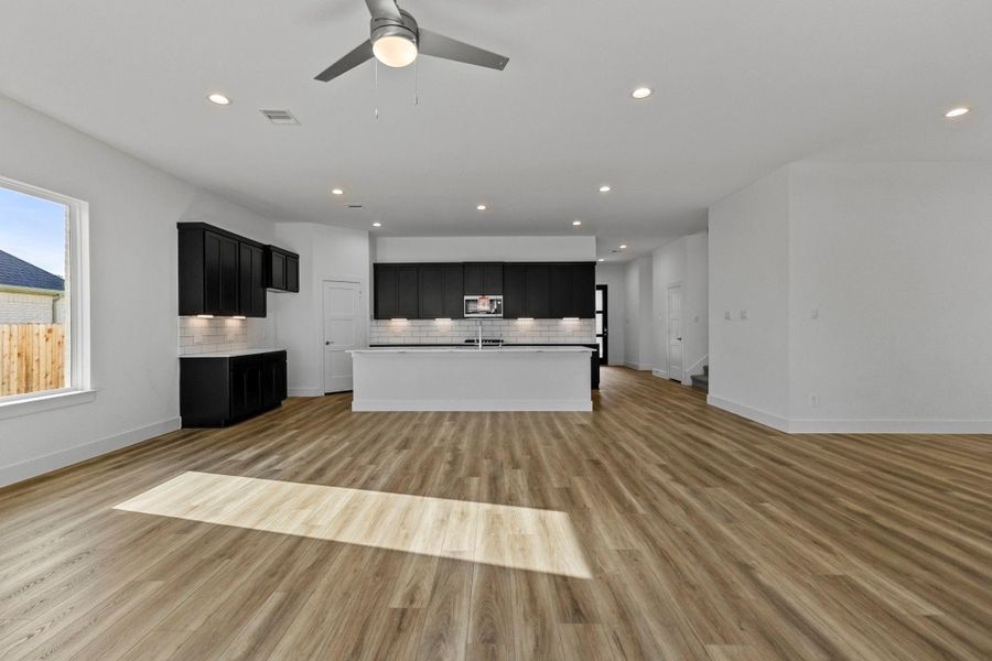 Spacious, unfurnished interior of a new home in Silverthorne, Conroe (Image 31).