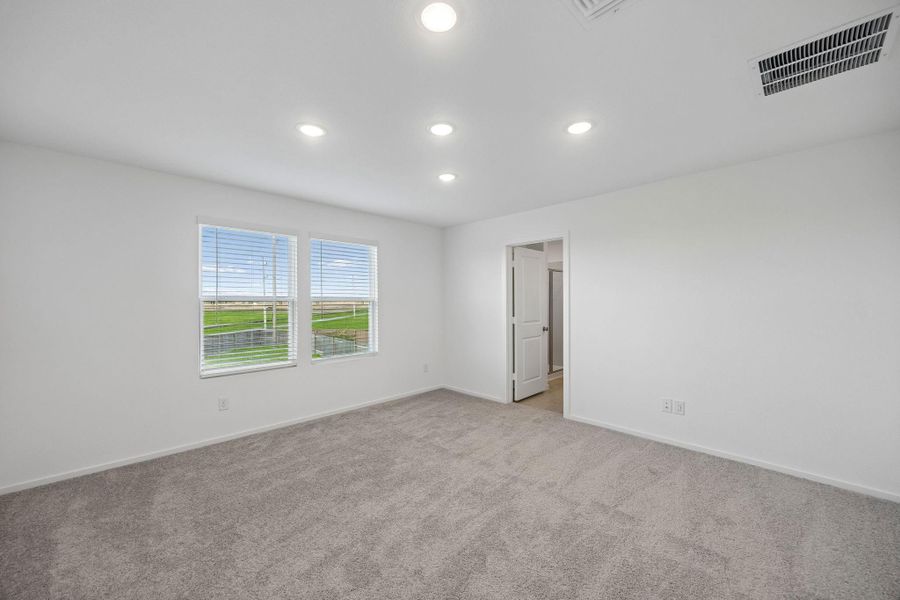 Spacious, unfurnished interior of a new home in Stokesbury, Waller (Image 31).